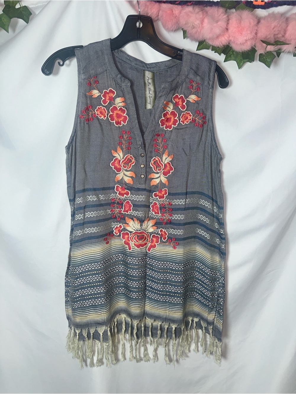 Aratta Sleeveless Embroidered Gray Tunic with Red Floral Accents